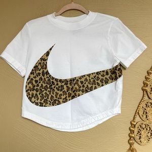 Nike Cropped Short Sleeve White T-Shirt Cheetah Print Swoosh, Small